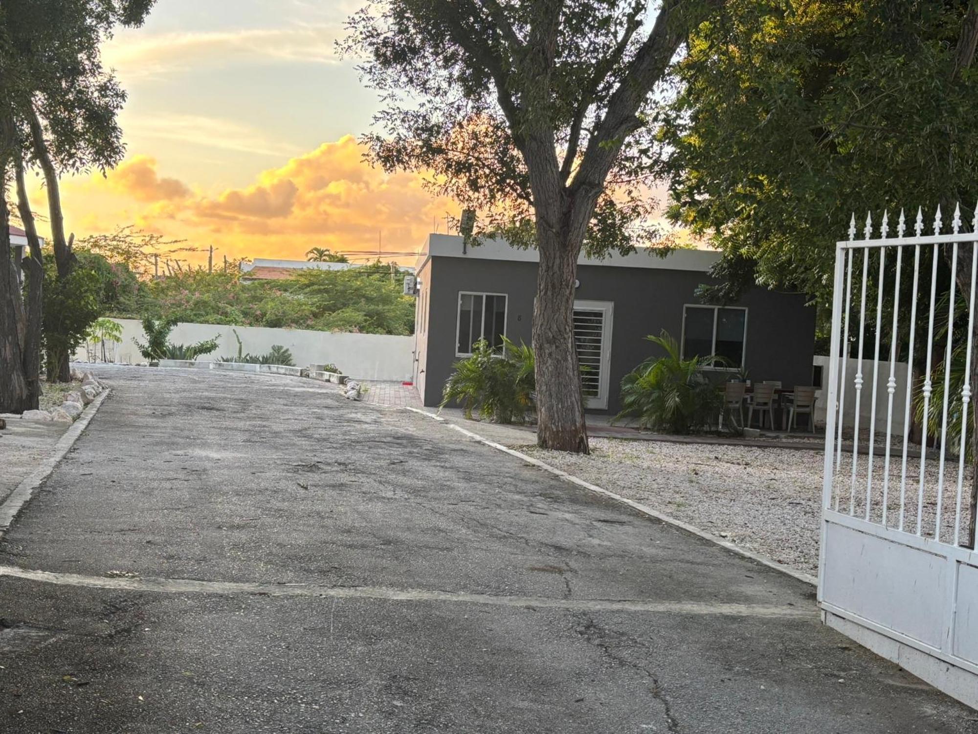 Advantage Apartments Curacao Willemstad Exterior photo